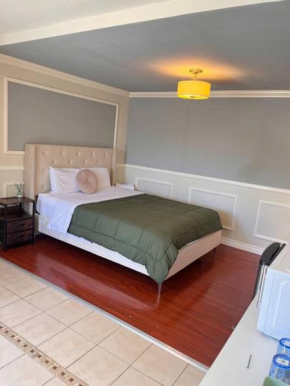 Studio Living,Quiet Neighborhood, Near Airport